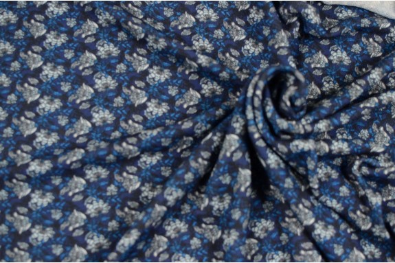 Tricot fleuri bleu